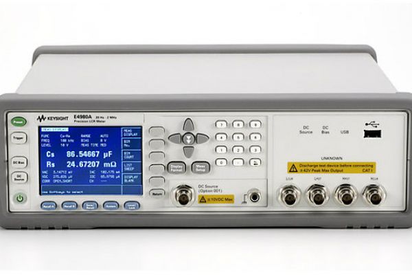Pr ǵ E4980A  LCR 